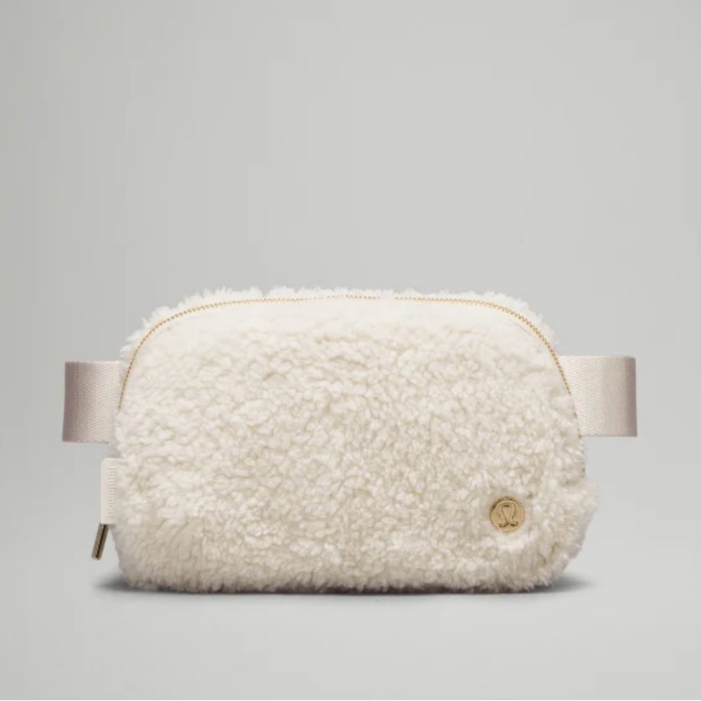 Lululemon *NEW WITH TAGS* Cream Crossbody Bag with Sherpa Texture.